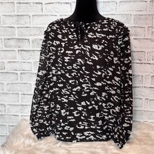 Stylish Black and White Women's Top‎ from Vera Wang size large